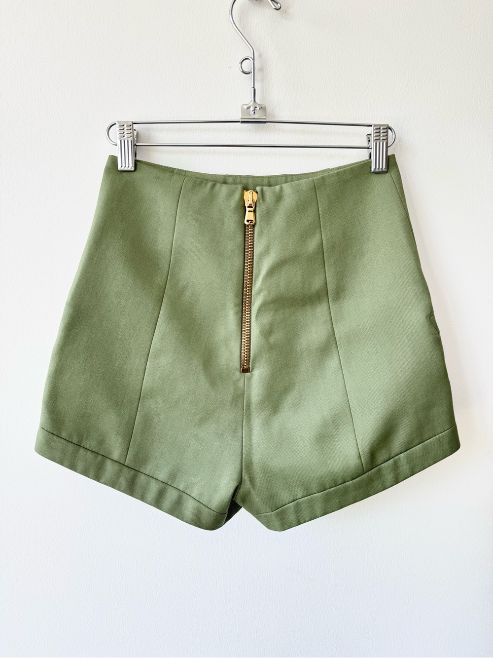 NWT Pierre Balmain Olive Green High-Waist Military Style Button Shorts - Size 34 - Picture 2 of 12